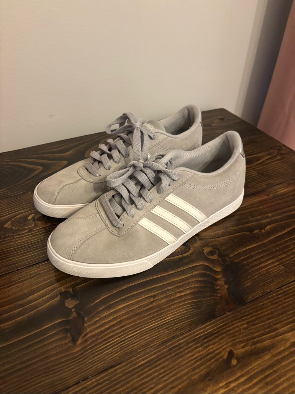 Adidas Courtset light grey/white women’s sneakers size 7.5